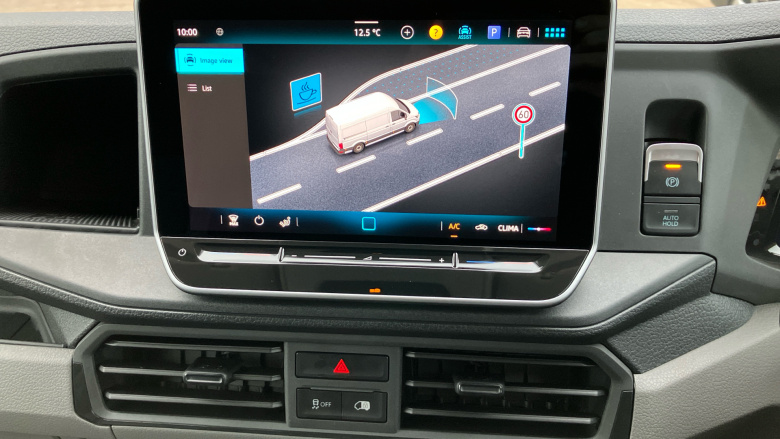 Volkswagen Crafter Cr35 Mwb Diesel Fwd 2.0 TDI 140PS Commerce Plus Low Roof Van